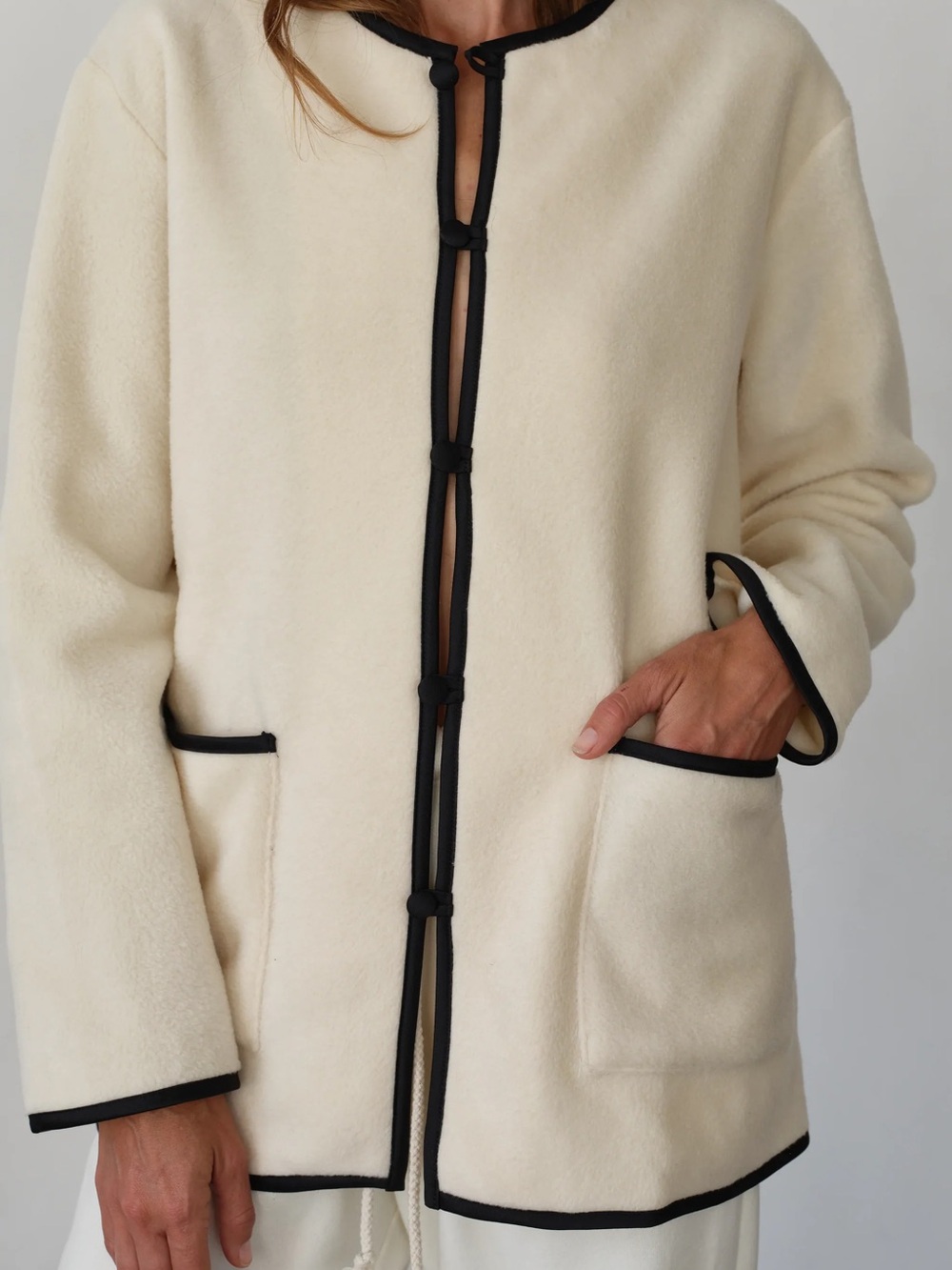 NWOT DONNI Cream Polar Fleece Jacket with Silk Black Trim - Picture 3 of 8